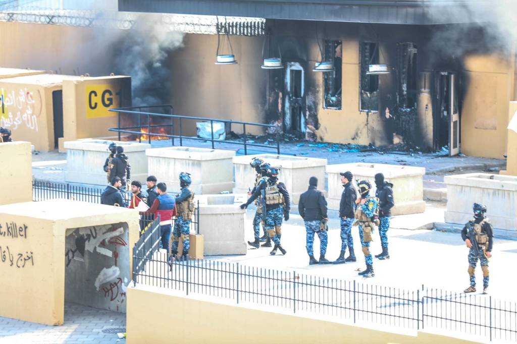 Manifestantes deixam embaixada dos EUA em Bagdá