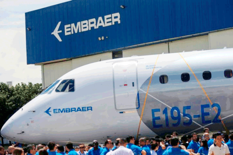 Embraer: empresa afirmou que foi resultado foi prejudicado por um resultado operacional menor e aumento de impostos (Roosevelt Cassio/Reuters)