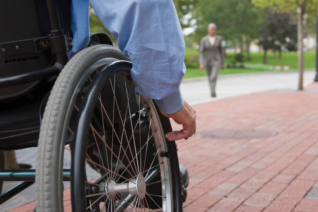 Cadeirante; deficiente físico  (Huntstock/Getty Images)