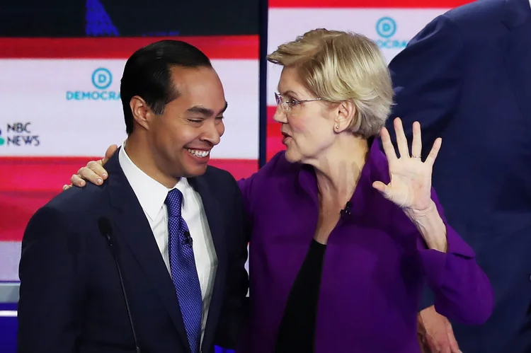 Julian Castro e Elizabeth Warren: democratas disputam vaga para concorrer com Donald Trump (Joe Raedle/Getty Images)