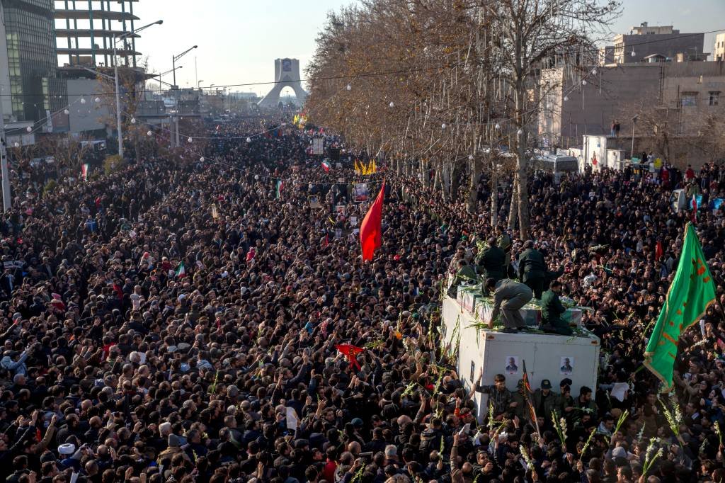 Correria no funeral de Soleimani deixa 56 mortos no Irã