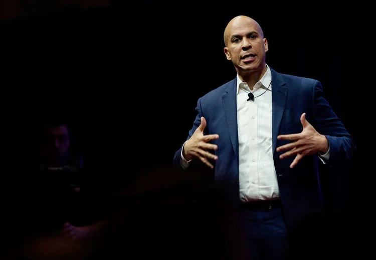 Cory Booker: "Nossa campanha chegou ao ponto em que precisamos de mais dinheiro ... um dinheiro que não temos e um dinheiro mais difícil de conseguir" (Win McNamee/Getty Images)