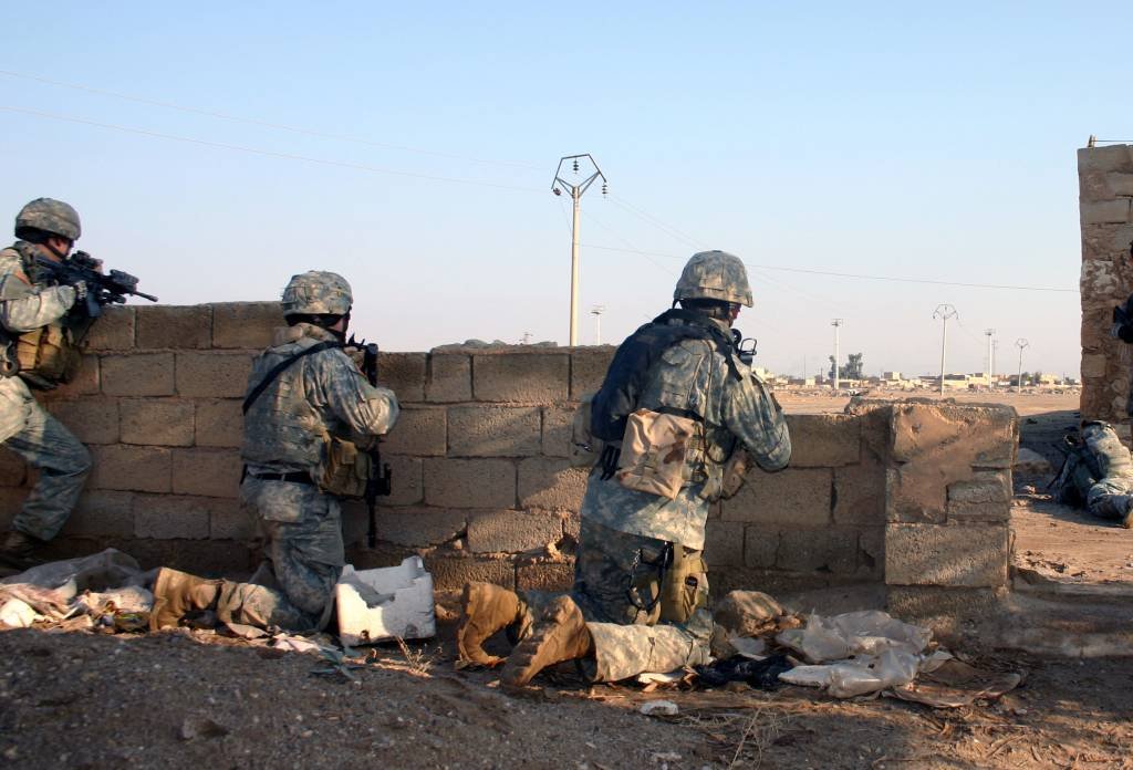 EUA não têm planos de retirar tropas do Iraque, diz secretário de Defesa
