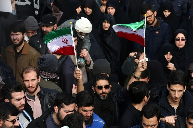 Protestos no Irã: manifestantes fazem ato contra ataque dos Estados Unidos que matou general iraniano (Nazanin Tabatabaee/Reuters)