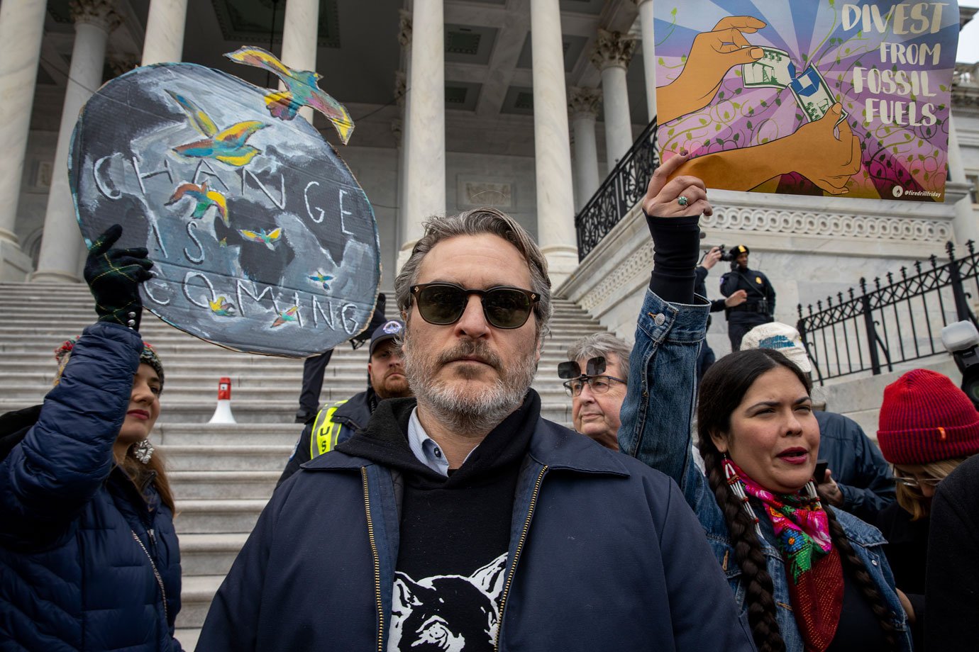 Ator que faz o Coringa é preso em protesto em Washington