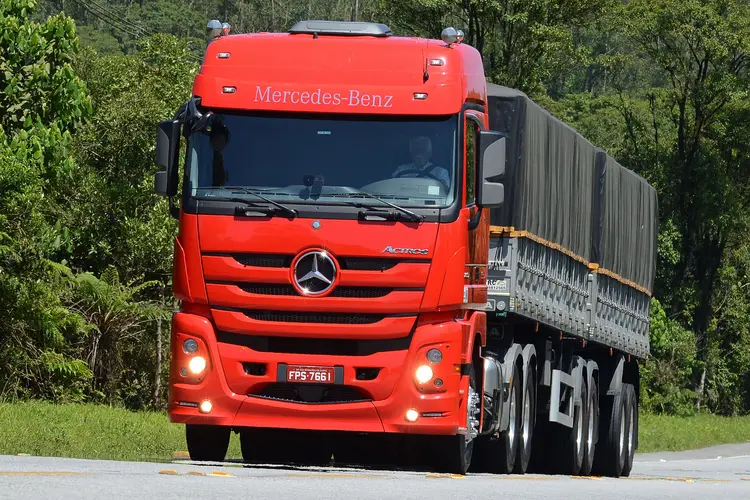 Modelo extrapesado da marca, usado em setores como do agronegócio, ganhou destaque nas vendas (Mercedes-Benz/Divulgação)