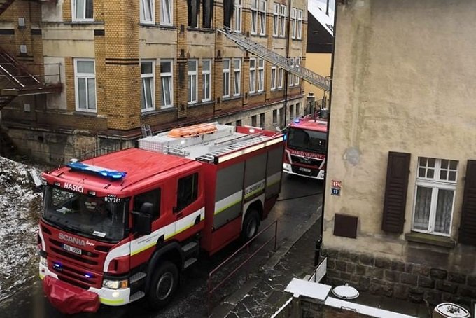 Incêndio: tragédia matou 8 pessoas e deixou mais de 30 feridas em cidade tcheca (David Dvoracek/Reuters)