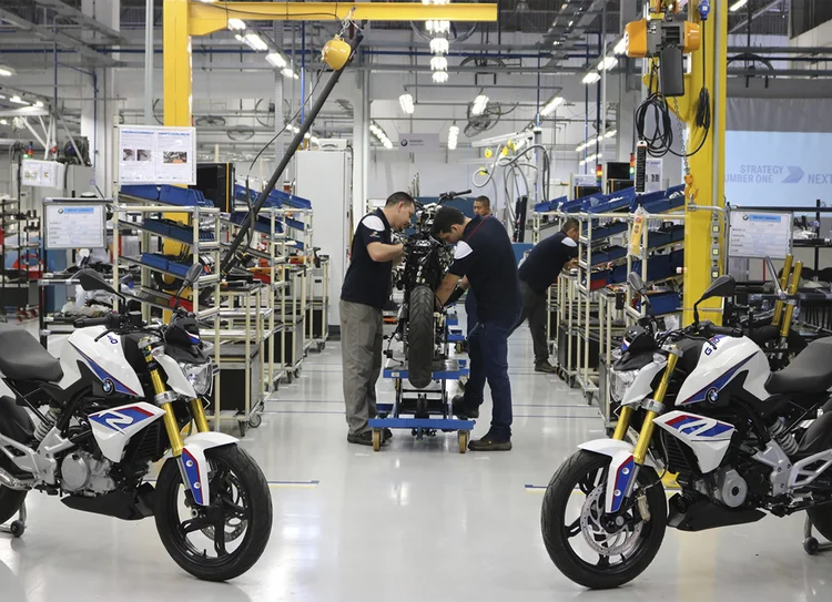 Linha de produção da BMW Motorrad na Zona Franca de Manaus (BMW Motorrad/Divulgação)
