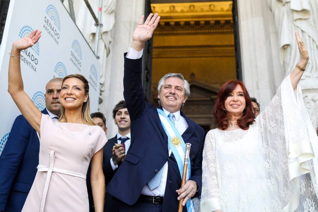 Fernández vai a Israel e Cristina assume presidência argentina