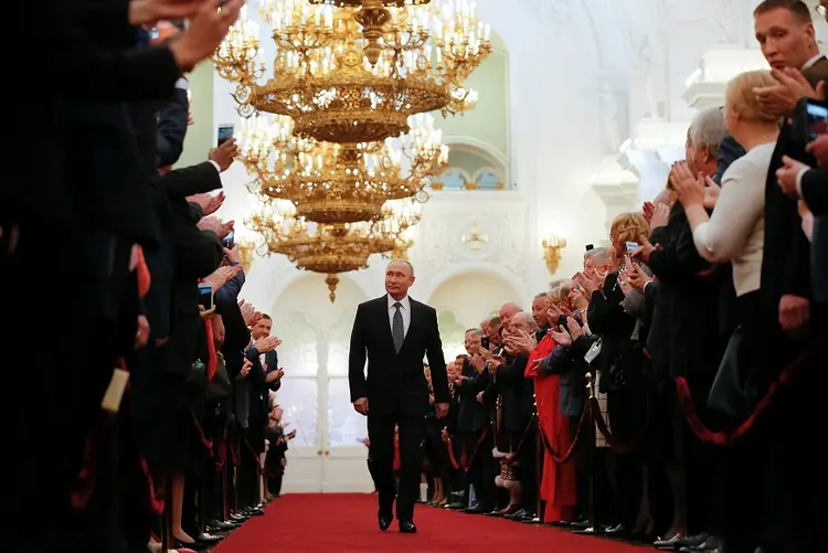Putin: manobra para se manter no cargo até 2024 levou à renúncia do primeiro ministro Dimitry Medvedev (Medvedev / Zemlianichenko | Pool/Reuters)