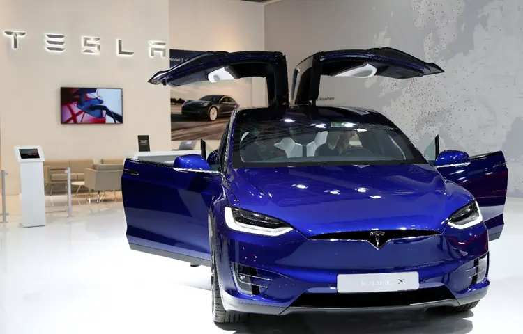 Tesla: empresa atingiu 100 bilhões de dólares em valor de mercado (Francois Lenoir/Reuters)
