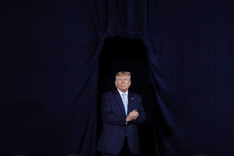 Donald Trump: republicano ainda pode vencer a corrida, mas um dia antes da eleição não houve uma notícia bomba que lhe desse vantagem (Joe Raedle / Equipe/Getty Images)