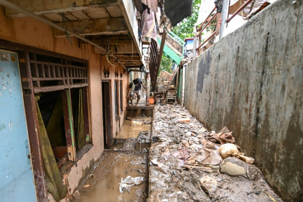 Inundações na Indonésia deixam 60 mortos e milhares de desabrigados