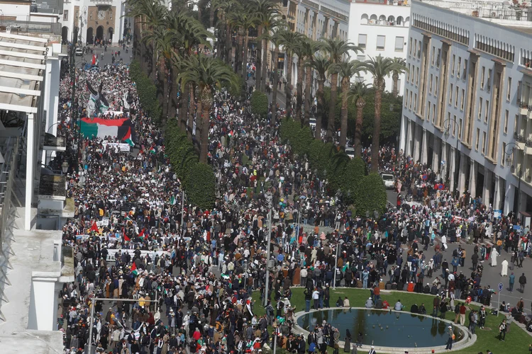 Rabat, Marrocos: Manifestantes participam de um protesto contra o plano de paz do presidente Donald Trump (Youssef Boudlal/Reuters)