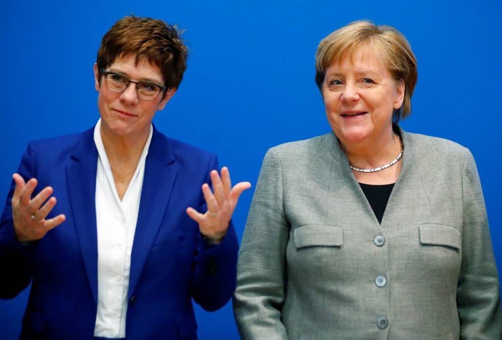 Crise política na Alemanha provoca queda da sucessora de Merkel