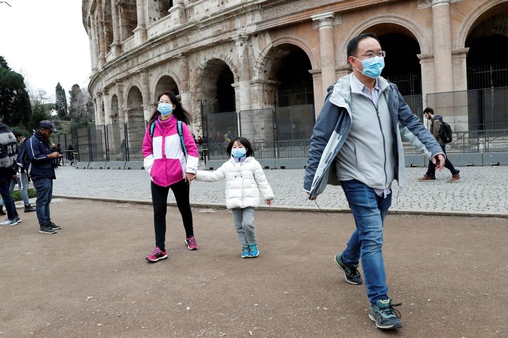 Após registrar 5 mortes por coronavírus, Itália isola ao menos 11 cidades