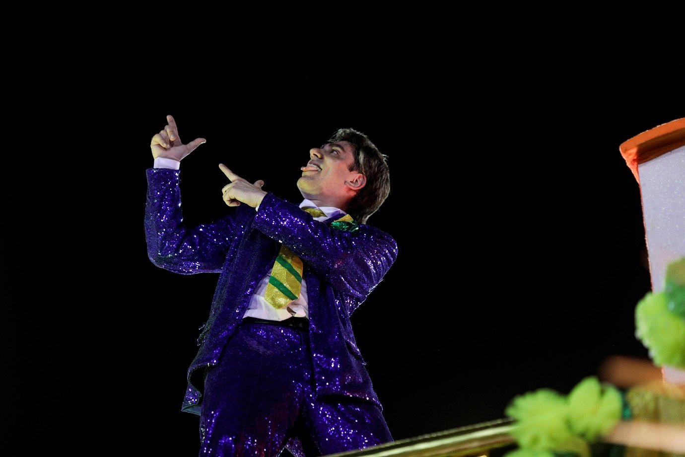 Bolsonaro é alfinetado em desfile de escolas de samba no Rio