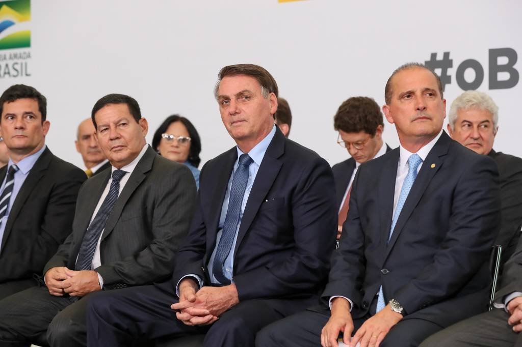 Bolsonaro diz que irá estudar se Onyx privilegia estado natal