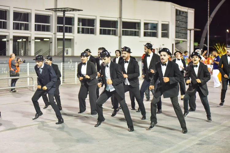 ROSAS DE OURO: desfile neste ano contará a história das revoluções industriais e os desafios da indústria 4.0 (Rosas de Ouro/Facebook/Reprodução)