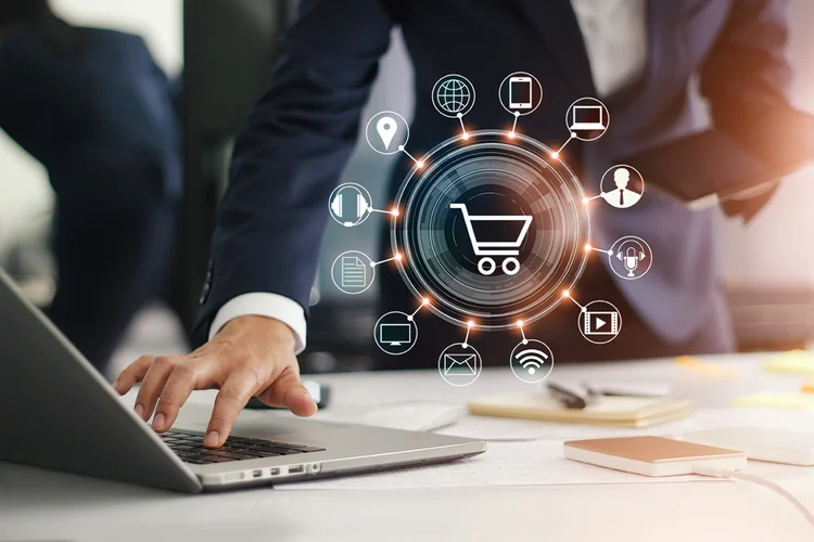 Inovar no atendimento ao consumidor é um dos desafios das empresas atualmente  (ipopba/iStockphoto)