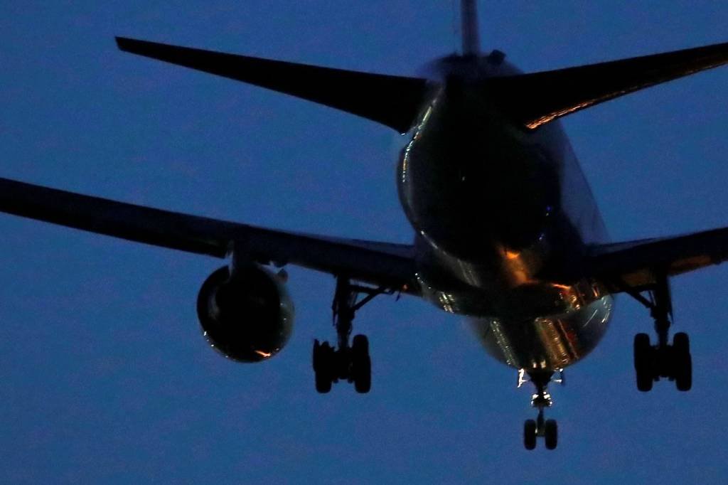 Boeing da Air Canadá faz pouso de emergência no aeroporto de Madri