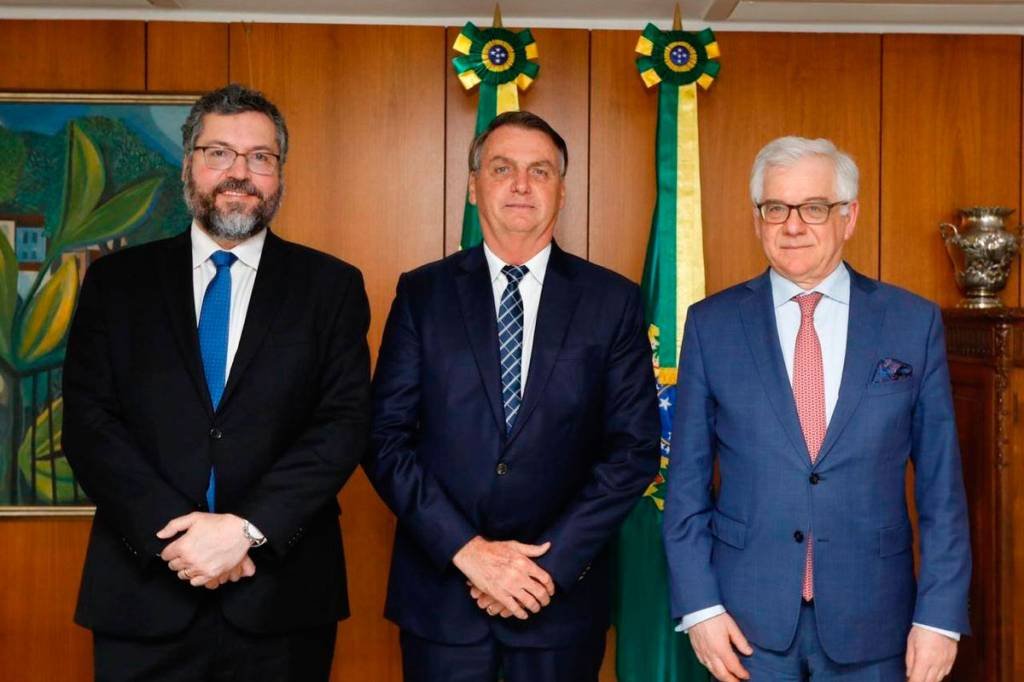Após reunião com chanceler, Bolsonaro anuncia visita à Polônia