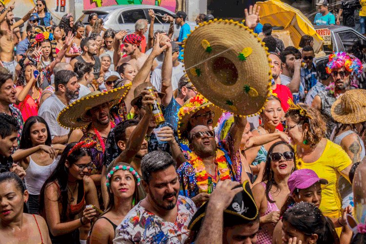 Carnaval 2023: bloquinho O Cordão da Bola Preta abriu o Carnaval de rua do Rio neste sábado (NurPhoto / Colaborador/Getty Images)