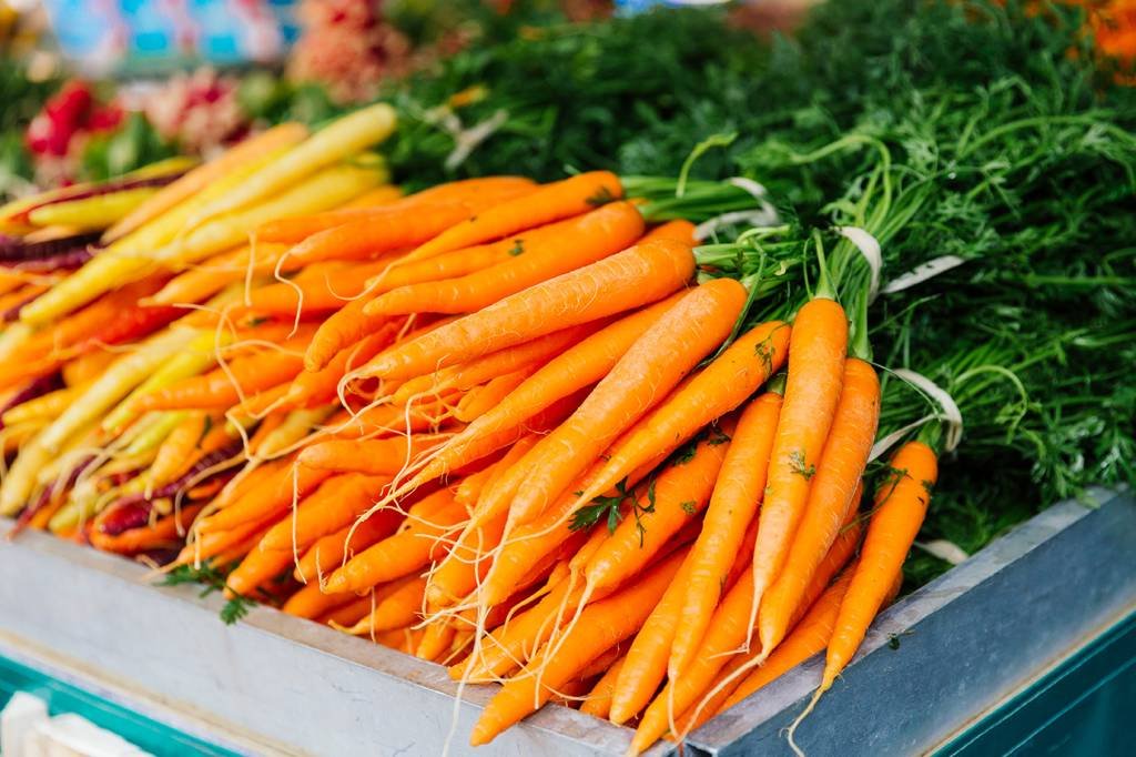 Inflação da feira: por que a cenoura e o tomate estão tão caros?