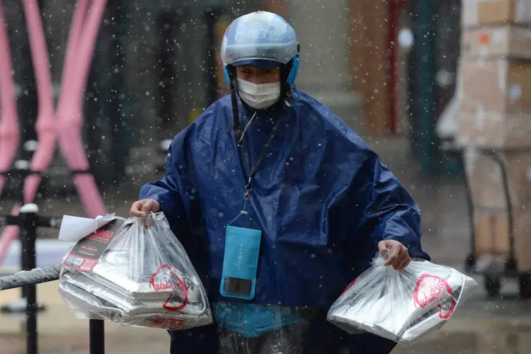 China: ritmo de contágio do coronavírus tem diminuído (Tingshu Wang/Reuters)
