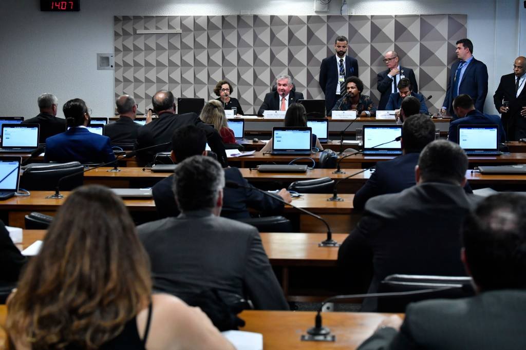 Relatora de CPI das Fake News aciona MP por ataques a repórter