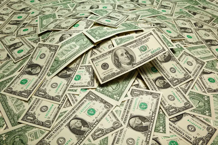 Dólar: na véspera, o dólar à vista caiu 0,73%, a 5,4252 reais na venda (Yuji Sakai/Getty Images)
