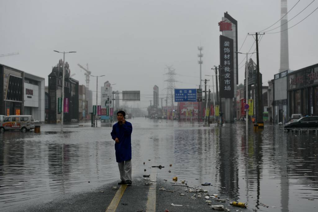 Enchentes na China em 2013: governo anunciou programa para acabar com as enchentes após 230 cidades ficaram debaixo d'água em 2013 (Tao Zhang / Correspondente/Getty Images)