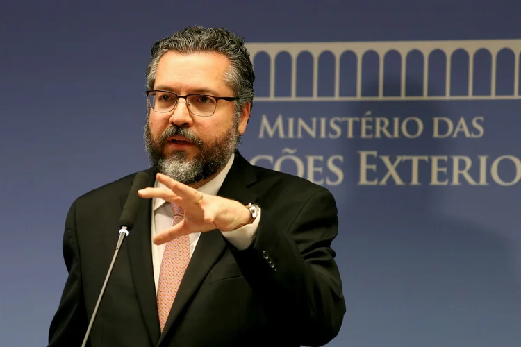 Ernesto Araújo: o Ministro receberá seu par argentino, que espera receber ajuda para negociar uma dívida de US$ 44 bi com o FMI (Wilson Dias/Agência Brasil/Reuters)