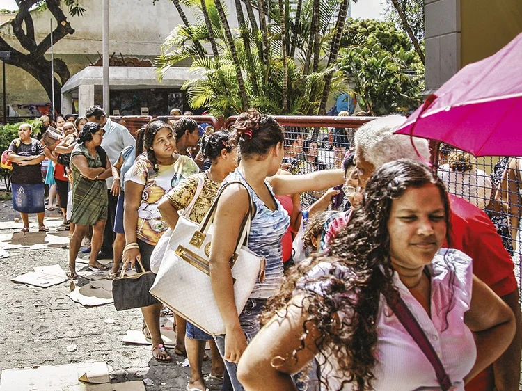 Fila de beneficiários do Bolsa Família: Ministério da Cidadania relutou em divulgar dados do programa (Carlos Ezequiel Vannoni/Fotoarena)