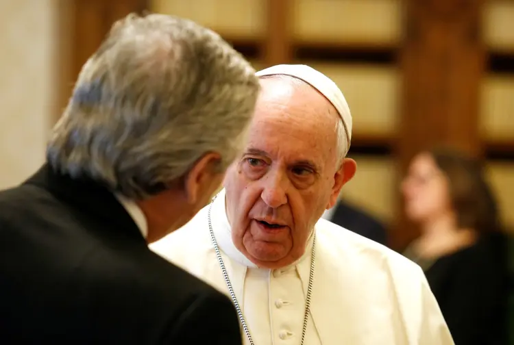 Fernández e Papa:  o presidente argentino afirmou que o pontífice “fará de tudo” o que puder para ajudar o país em relação a dívida (Remo Casilli/Reuters)