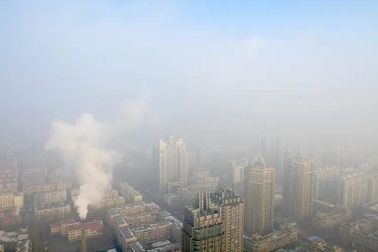 China: país sofre o maior impacto econômico da poluição crescente, estimado em US$ 900 bilhões por ano (Tao Zhang/Getty Images)