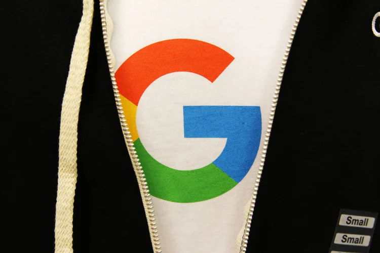 Camiseta com o logo do Google (picture alliance / Colaborador/Getty Images)