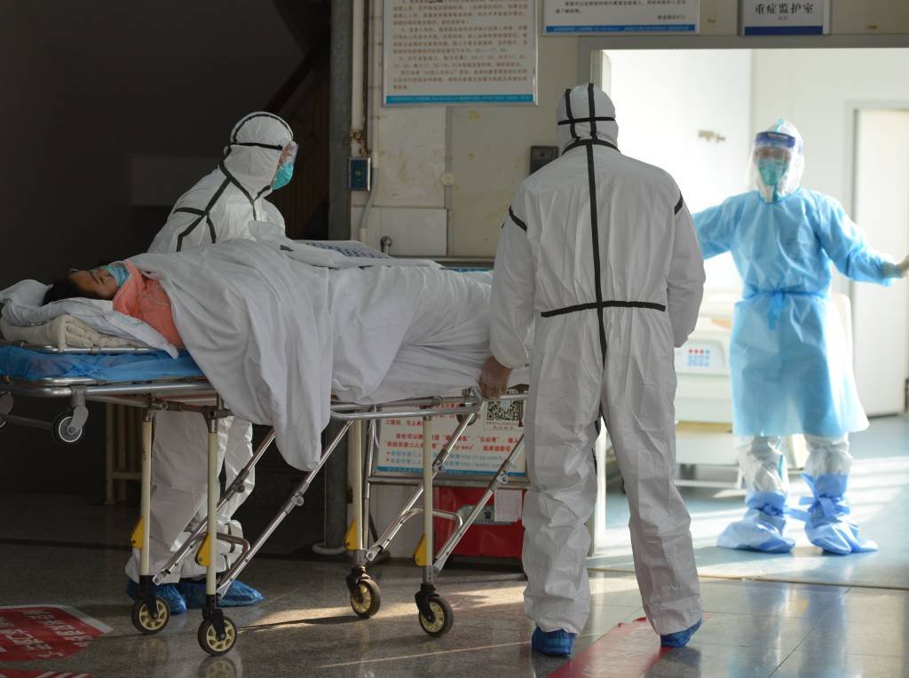 China registra mais 242 mortes por coronavírus e quase 15 mil novos casos