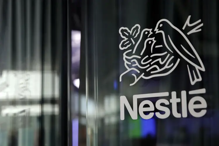 Nestlé: A demanda na China por alimentos migra em direção a produtos mais baratos, longe das faixas premium após o surto (Stefan Wermuth/Bloomberg/Getty Images)