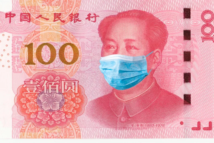 Quarentena da China: notas de 100 yuans com máscara médica (Anton Petrus/Getty Images)