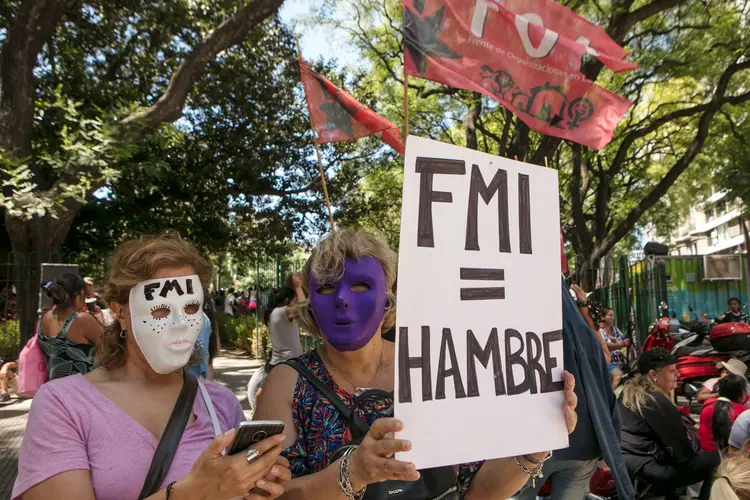 Protestos contra FMI: dívida do país com o órgão é de cerca de 44 bilhões de dólares (Ricardo Cepp/Getty Images)