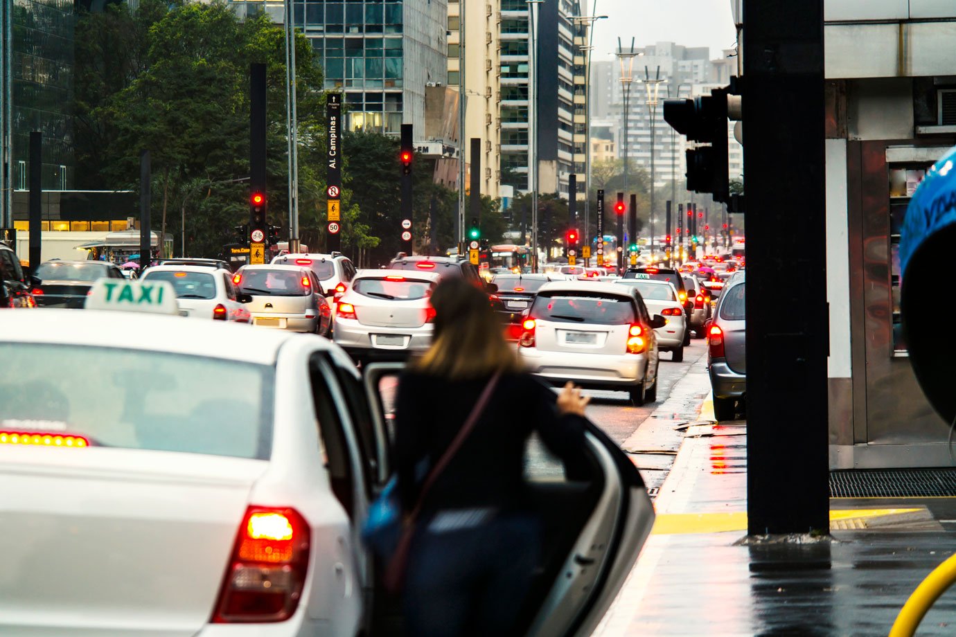 Governo quer auxílio de R$ 1 mil para taxistas em agosto