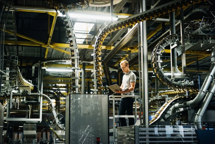 Indústria na Alemanha: "Com as cadeias de produção interligadas, o risco de desabastecimento de insumos pode prejudicar a produção industrial", diz o banco (Tom Werner/Getty Images)