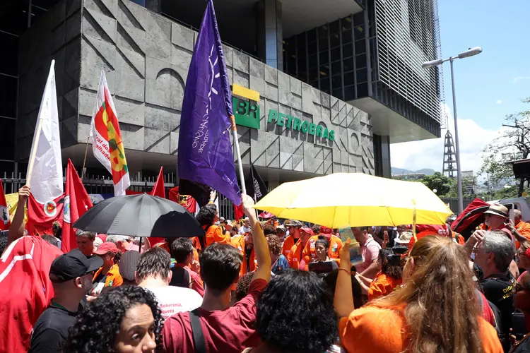 Greve: funcionários da Petrobras fazem paralisação desde o início do mês (Marcelo Carnaval/Reuters)