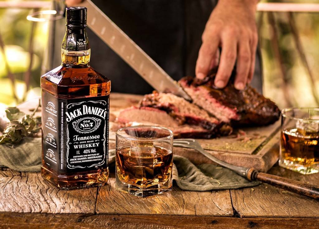 Jack Daniel's com churrasco: marca reforça sua presença entre os jovens (Jack Daniel's/Divulgação)