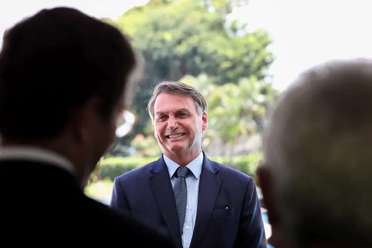 Jair Bolsonaro: presidente lançou o "desafio" ao ser lembrado pelos jornalistas que governadores citam com recorrência o peso dos impostos federais para a composição do preço dos combustíveis (Marcos Corrêa/PR/Flickr)