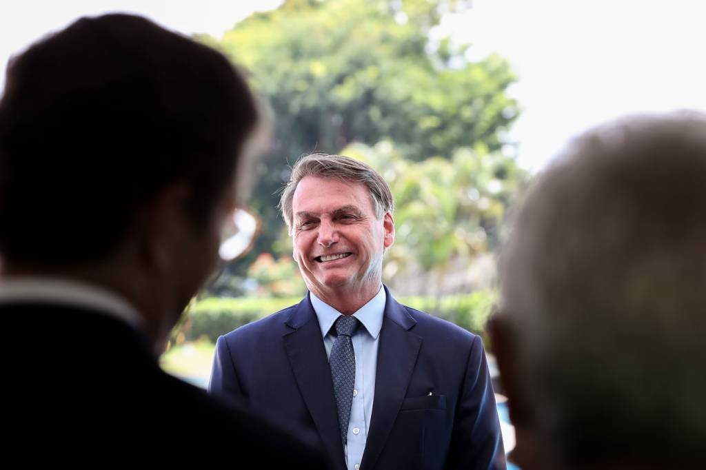 Bolsonaro diz que zera imposto de combustível se governadores zerarem ICMS