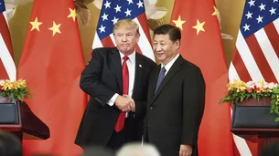 China e EUA assinam acordo para aliviar guerra comercial; exportação de terras raras é liberada