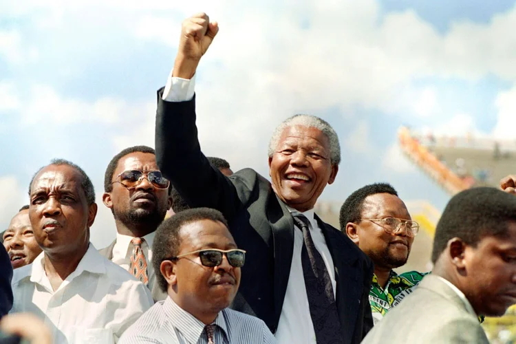 Nelson Mandela: três anos depois de sair da prisão, ele ganhou o prêmio Nobel da Paz e se tornou o primeiro presidente negro da África do Sul democrática (Foto/AFP)