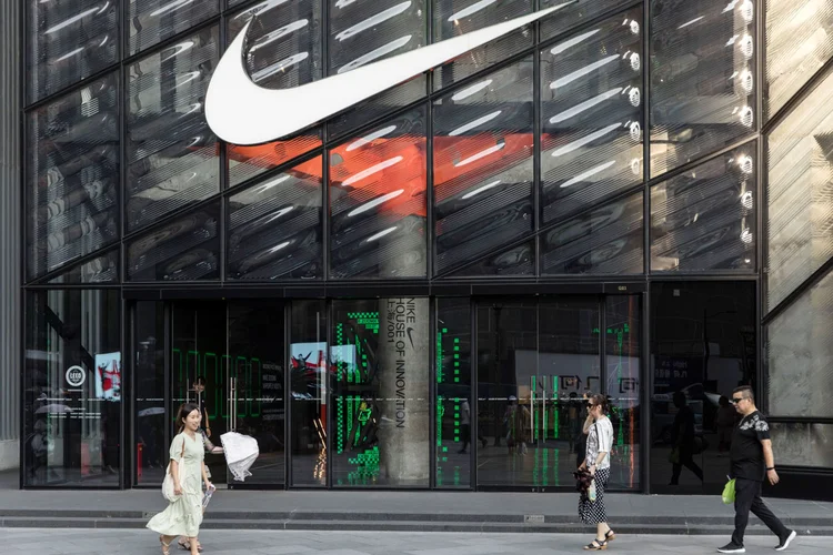 Loja da Nike: fechamento do varejo físico durante a pandemia foi compensado com forte crescimento nas vendas em canais digitais (Qilai Shen/Bloomberg)